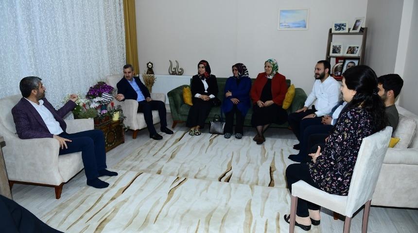 Başkan &Ccedil;ınar&rsquo;dan şehit ailesine ziyaret