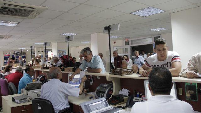 Konak’ta vezneler hafta sonu da açık