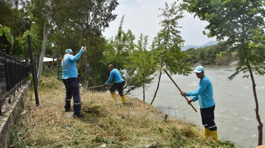 Ceyhan Nehri kıyıları bakıma alındı