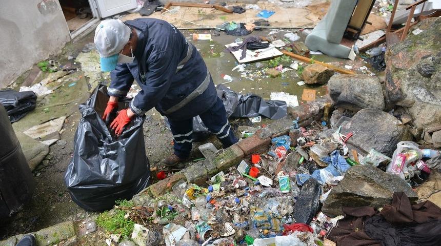 Evden 3 ton çöp çıktı