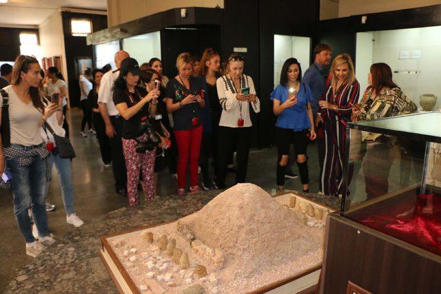 Bakan Ersoy'un eşinden 40 ünlü ile Adıyaman Müzesi'ne ziyaret