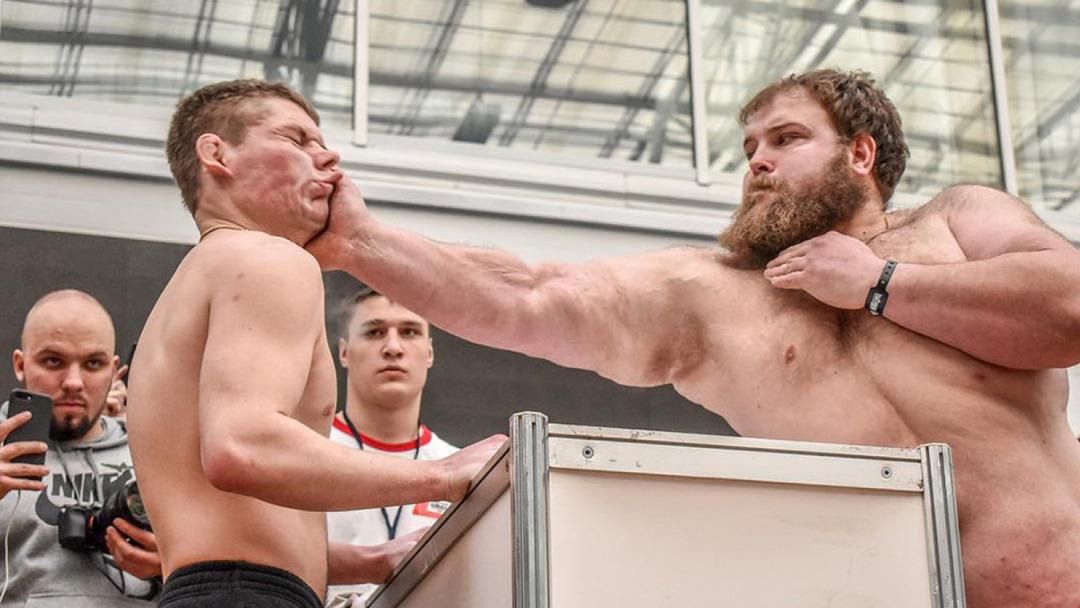 Tokatlanmaktan korktu! Sosyal medya yıkıldı