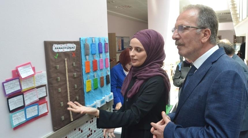 İslami İlimler Fak&uuml;ltesi &Ouml;ğrencileri Tarafından Materyal Tasarım Sergisi