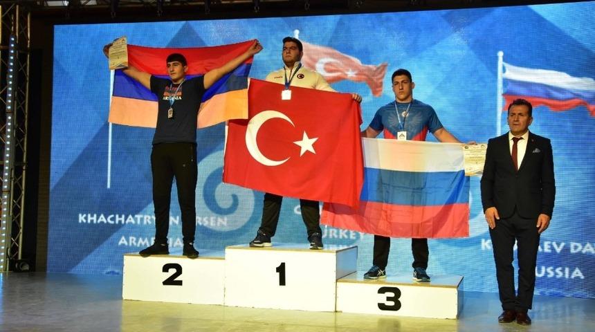 Bilek g&uuml;reşinde Avrupa Şampiyonası&rsquo;na Sancaktepe damgası