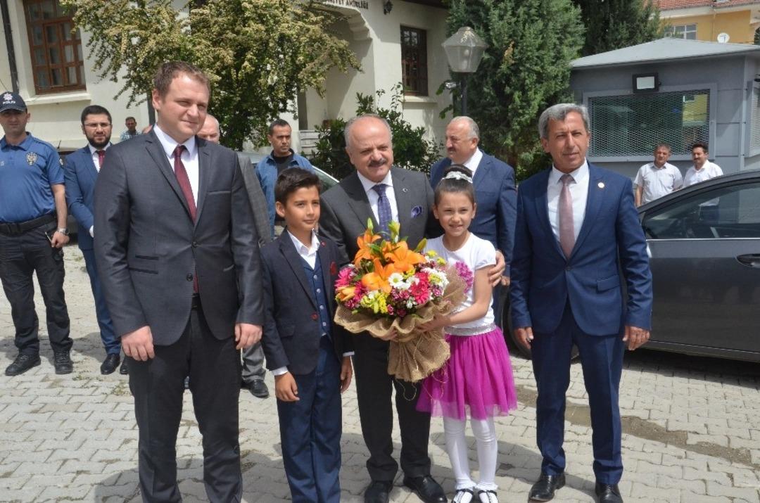 Eskişehir Valisi &Ouml;zdemir &Ccedil;akacak G&uuml;ny&uuml;z&uuml;&rsquo;n&uuml; ziyaret etti
