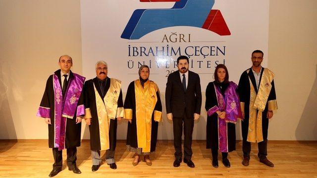 AİÇÜ’de Bilimsel Teşvik Ödülleri ve Akademik Giysi Töreni Yapıldı