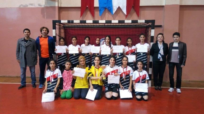 Hentbol Aydın il şampiyonu Ak&ccedil;akonak, b&ouml;lgede 2. oldu