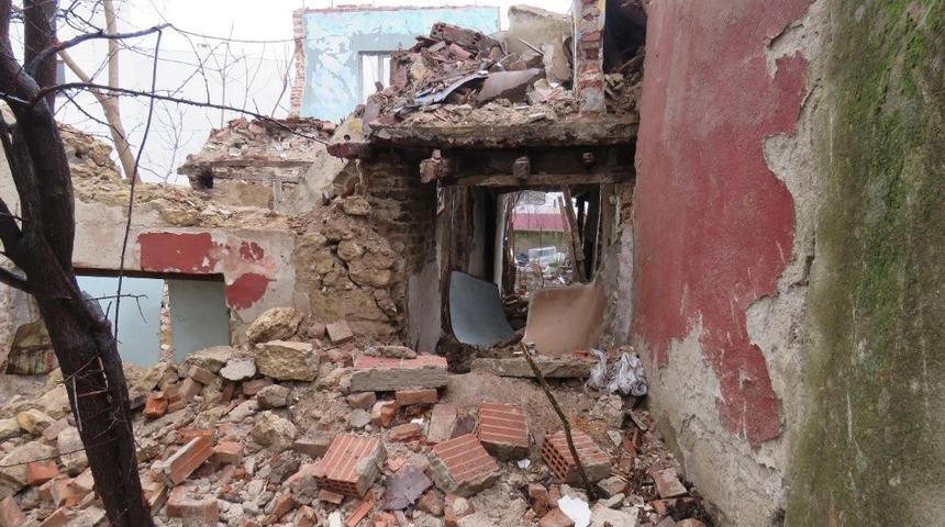 Madde bağımlılığında mesken tutulan metruk binalara y&ouml;nelik &ccedil;alışma