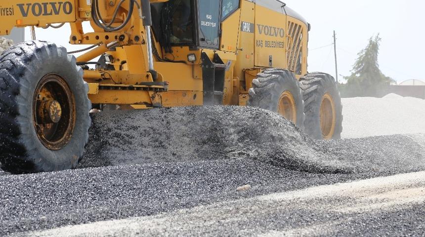 Yağmurdan bozulan yollar onarılıyor