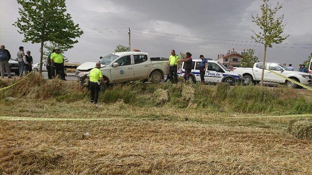 Kamyonet direğe çarptı, 19 yaşındaki genç hayatını kaybetti