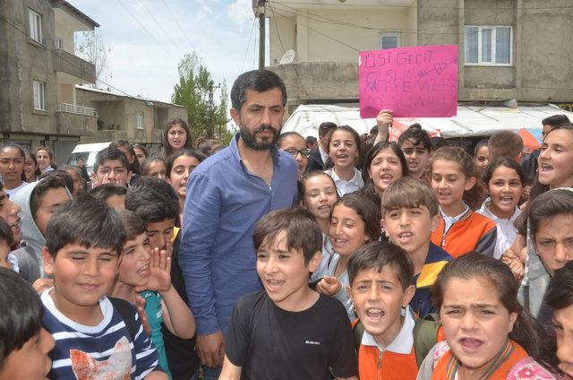 Küçük Meryem'in kazada öldüğü yolda arkadaşlarından eylem