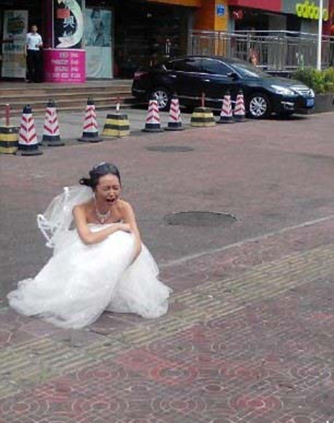 Читать брошенная невеста. Брошенная невеста. Фотосессия брошенная невеста. Невеста бросила жениха. Невеста выкидывает жениха.