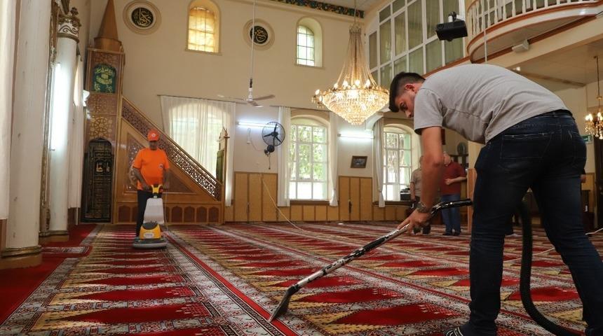 Turgutlu&rsquo;nun 94 camisinde temizlik &ccedil;alışmaları hız kazandı