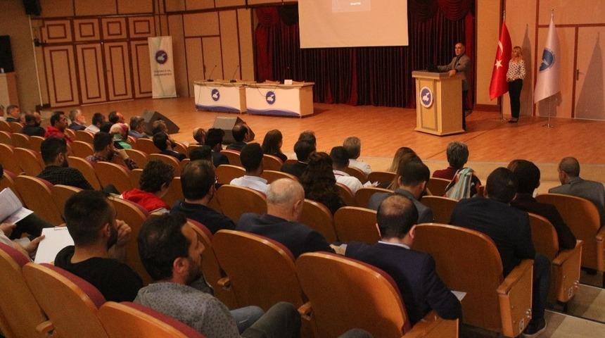 Van YY&Uuml;&rsquo;de &ldquo;K&uuml;lt&uuml;rel Miras ve M&uuml;zecilik Lisans&uuml;st&uuml; &Ouml;ğrenci Sempozyumu&rdquo; başladı