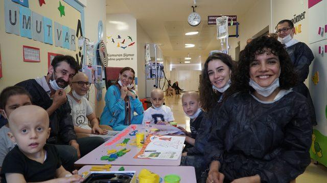 Çukur'un yıldızları, kanser tedavisi gören çocukları ziyaret etti