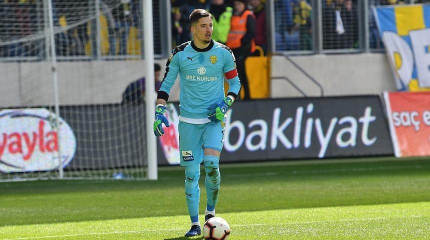 Altay Bayındır'ın Galatasaray'a transfer olduğu iddia edildi!