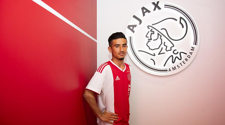 Ajax Naci &Uuml;n&uuml;var ile 3 yıllık profesyonel s&ouml;zleşme imzaladı