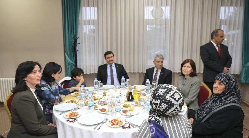 Erzincan emniyetinden şehit aileleri onuruna iftar