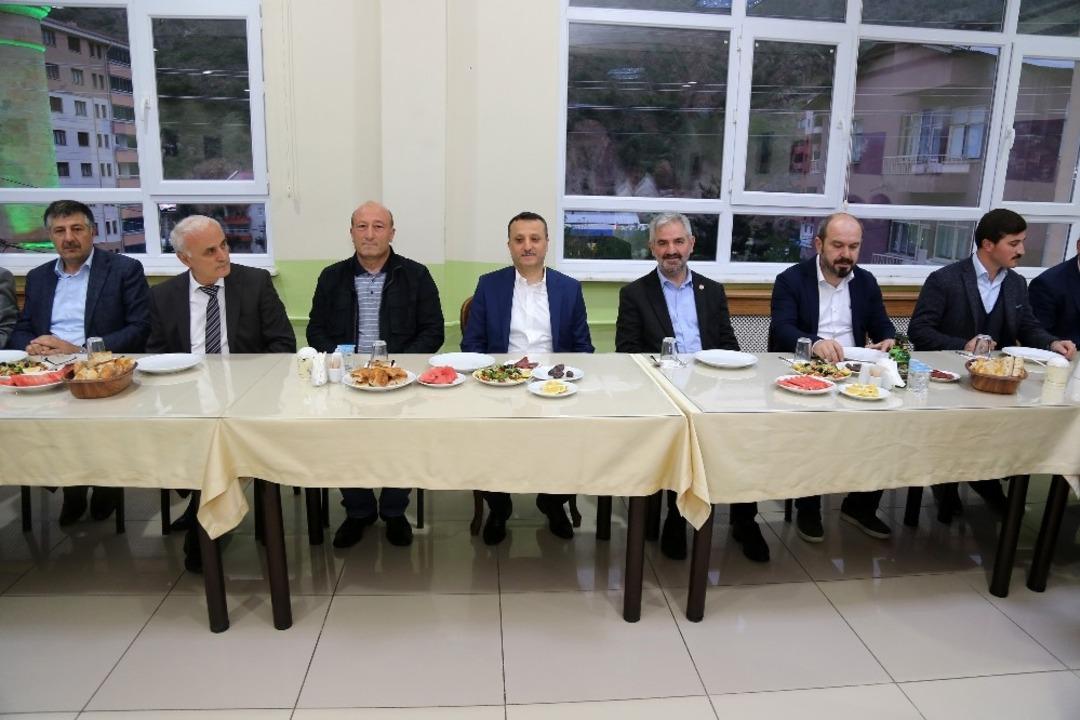 Vali Taşbilek iftarını &Ouml;zel İdare &ccedil;alışanlarıyla yaptı