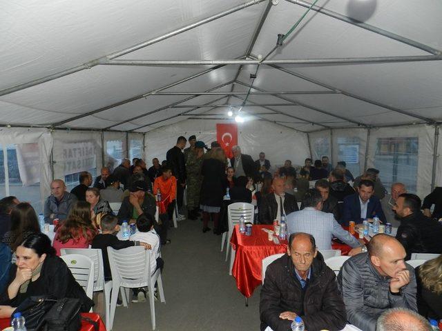 Türk askeri vatandan uzakta iftarını Kosova halkıyla birlikte açıyor