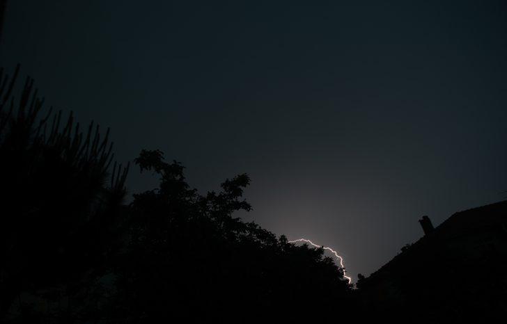 İstanbul'da gök gürültülü sağanak yağış etkili oluyor G5