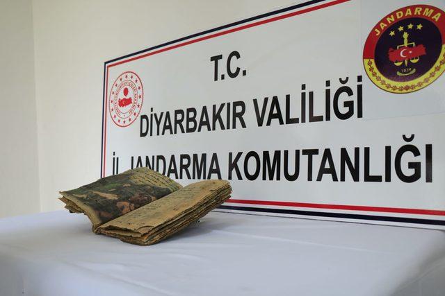 Diyarbakır'da 1400 yıllık dini motifli kitap ele geçirildi