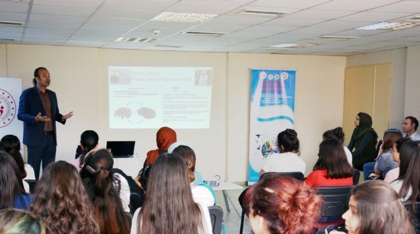 Aydın&rsquo;da gen&ccedil;lere &lsquo;Psikolojik dayanaklılık&rsquo; semineri