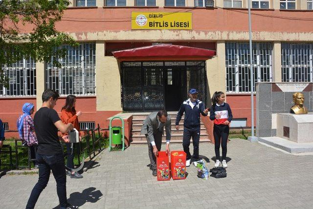 Bitlis’te okullar arası atık pil toplama yarışması