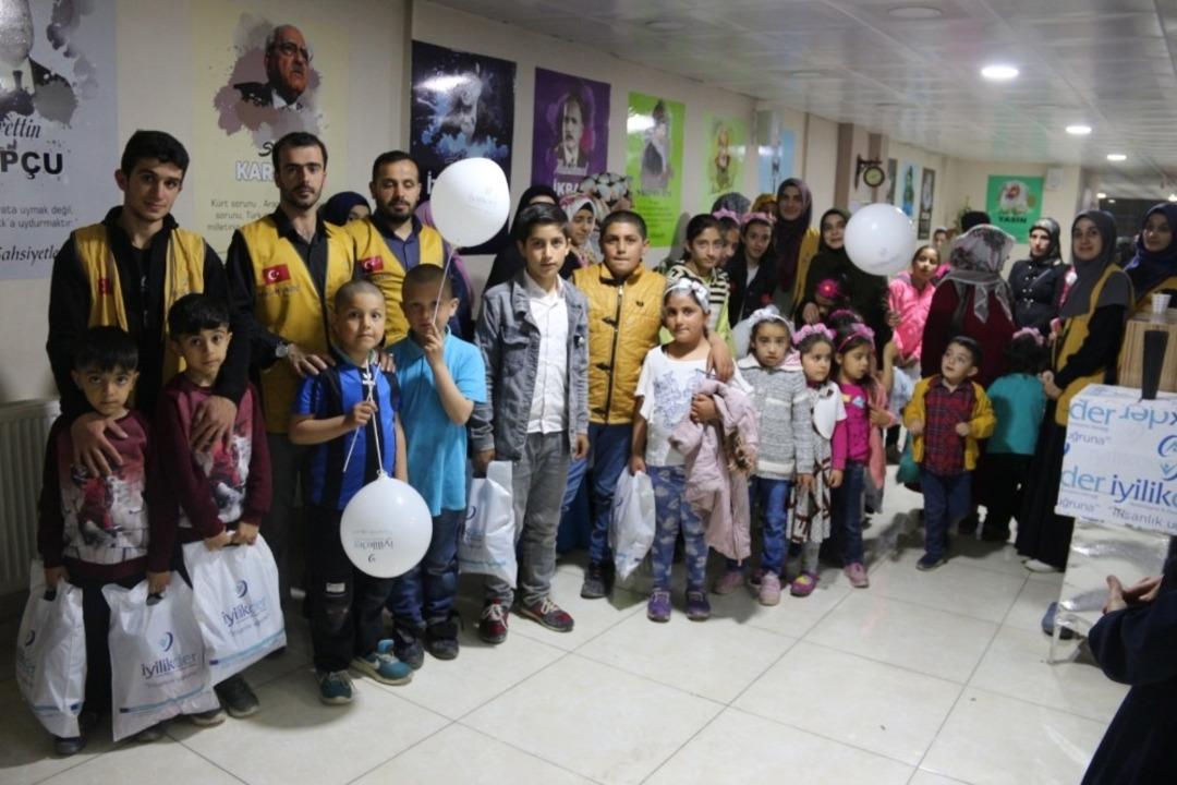 40 yetim aile ile iftarda buluşma