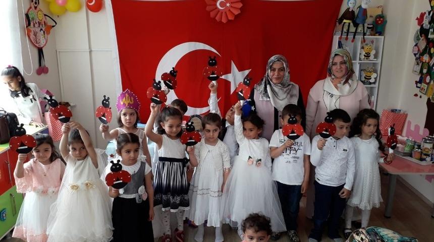 Kur&rsquo;an-Kursundaki Minik &Ouml;ğrenciler Karne Heyecanı Yaşadı