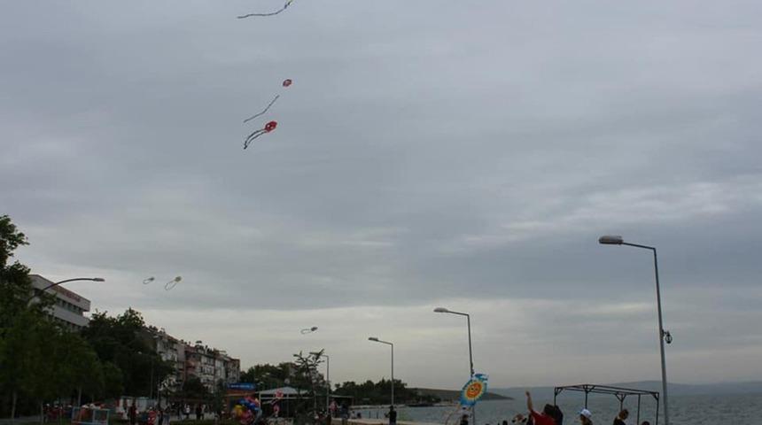 Erdek’te gökyüzü uçurtmalarla şenlendi