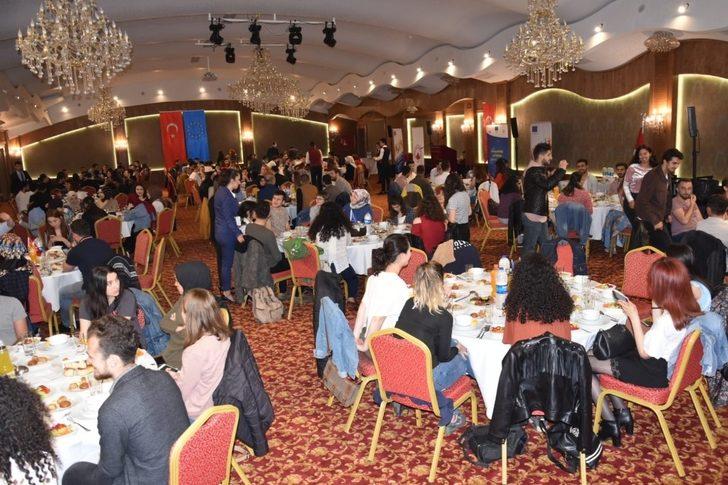 Uganda’dan Fransa’ya kadar Trabzon’da okuyan gençlerle iftarda buluştular G2