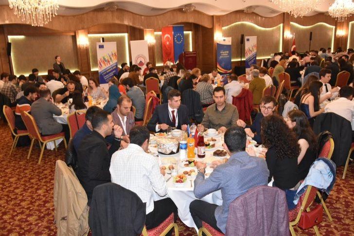 Uganda’dan Fransa’ya kadar Trabzon’da okuyan gençlerle iftarda buluştular G3