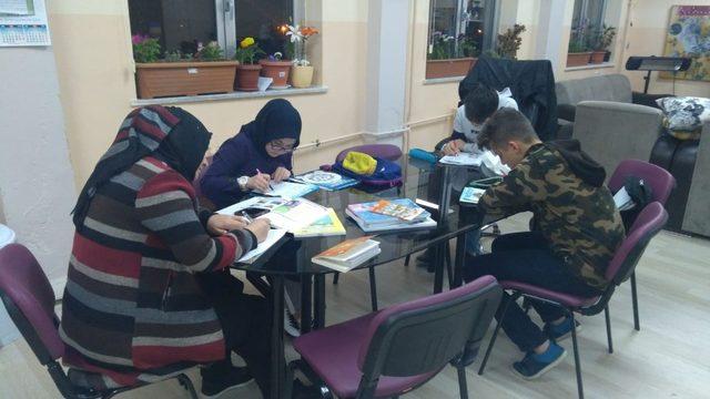 Öğretmenlerden LGS’ye katılacak öğrencilere gönüllü eğitim