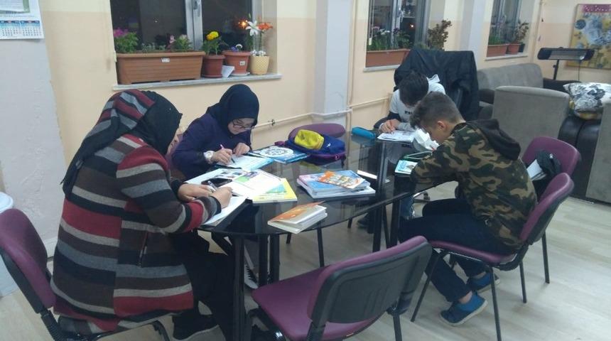 Öğretmenlerden LGS’ye katılacak öğrencilere gönüllü eğitim