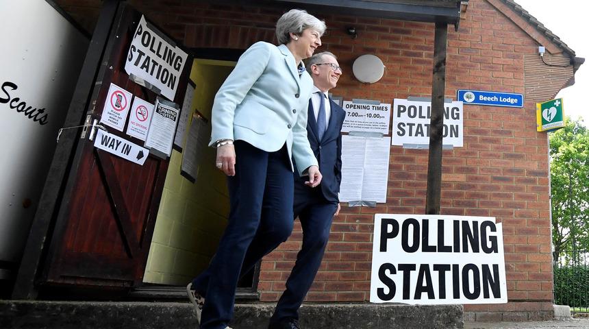 İngiltere'de Brexit anlaşmasının a&ccedil;ıklanması ertelendi, siyasi kriz derinleşiyor