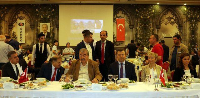 SANKO’dan muhtarlar ve huzurevi sakinlerine iftar