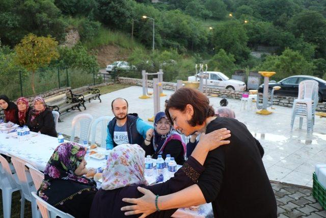 Mahalle iftarları 3 mahallede devam etti