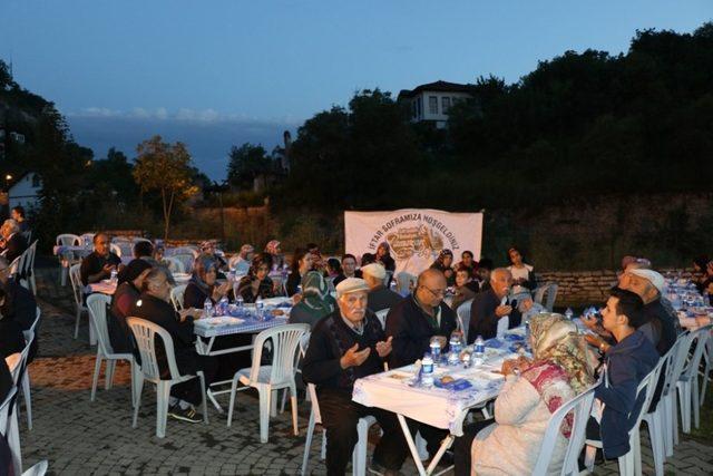 Mahalle iftarları 3 mahallede devam etti