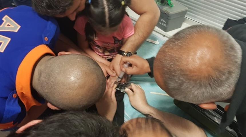 Parmağını rendeye sıkıştıran k&uuml;&ccedil;&uuml;k kızın imdadına AFAD yetişti