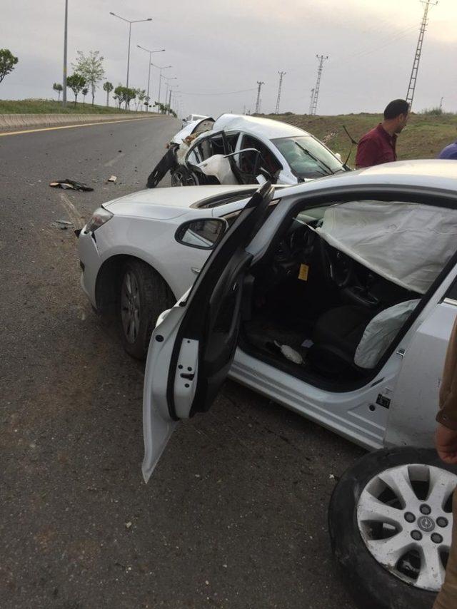 Van’da iki otomobil çarpıştı: 3 yaralı