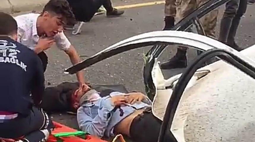 Van&rsquo;da iki otomobil &ccedil;arpıştı: 3 yaralı