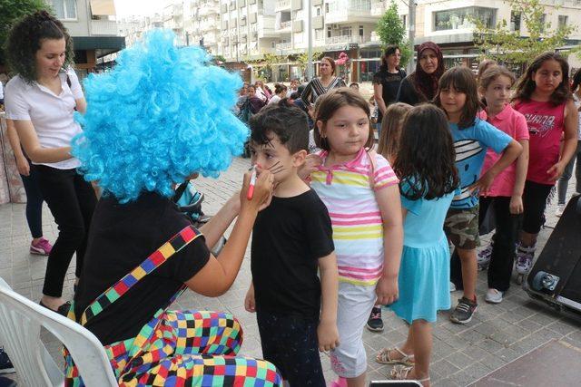 Büyükşehir Belediyesi’nin Şarampol Caddesi’ndeki Ramazan etkinlikleri