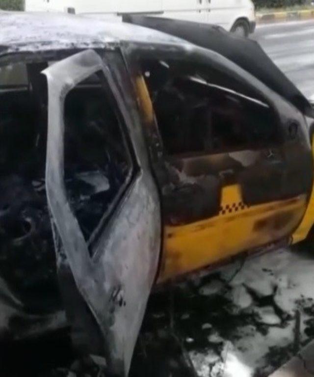 Hatay’da ticari taksi alev alev yandı