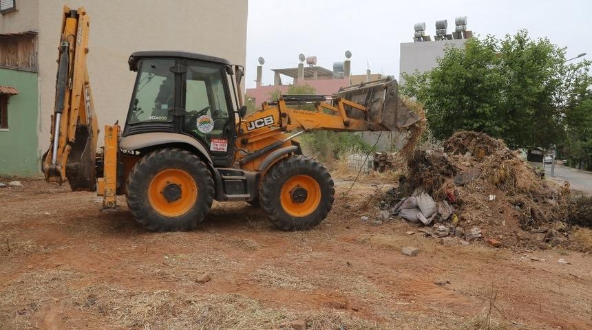 Toroslar&rsquo;da boş arsalar temizleniyor