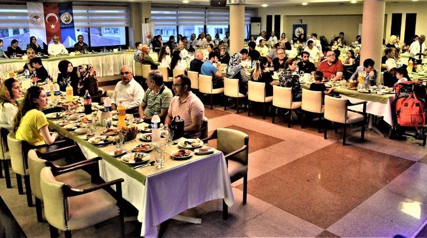 Mersin&rsquo;de orman &ccedil;alışanları iftarda buluştu