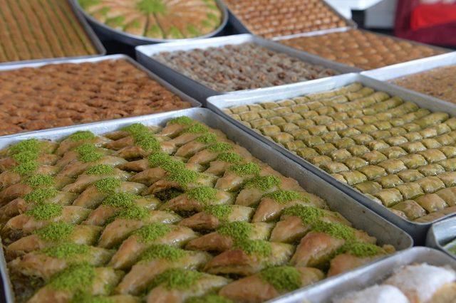 Bursa’dan Paris’e uçakla baklava