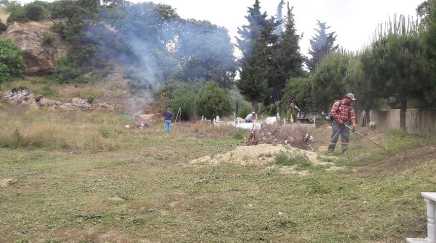 Germencik&rsquo;te mezarlıklarda bayram temizliği