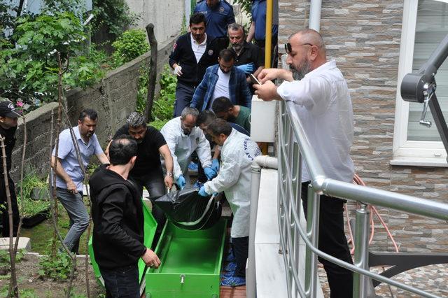 Almanya'dan kesin dönüş yaptı, yanına yerleştiği annesini öldürdü