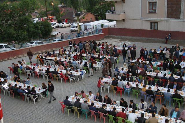 Şemdinli’deki şehit ve gazi aileleri iftarda buluştu